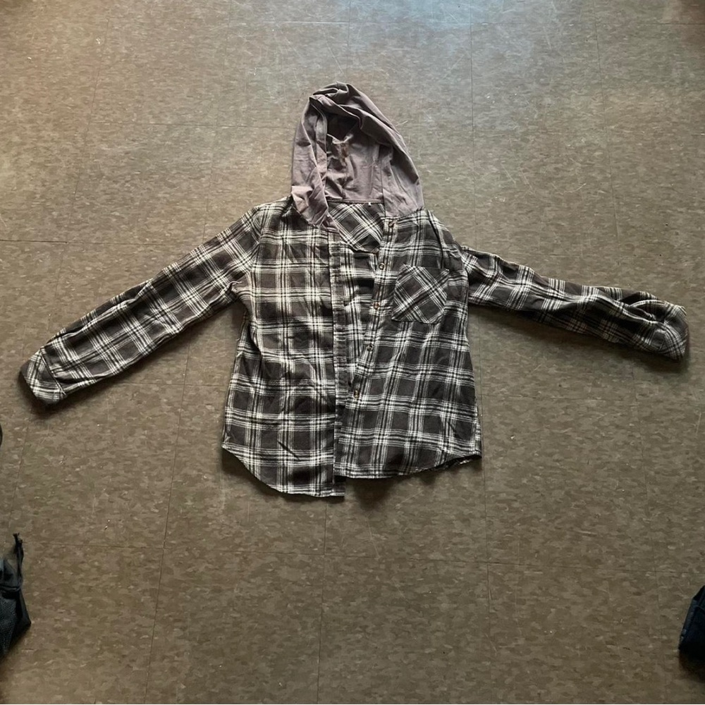 FLANNEL BUTTON UP